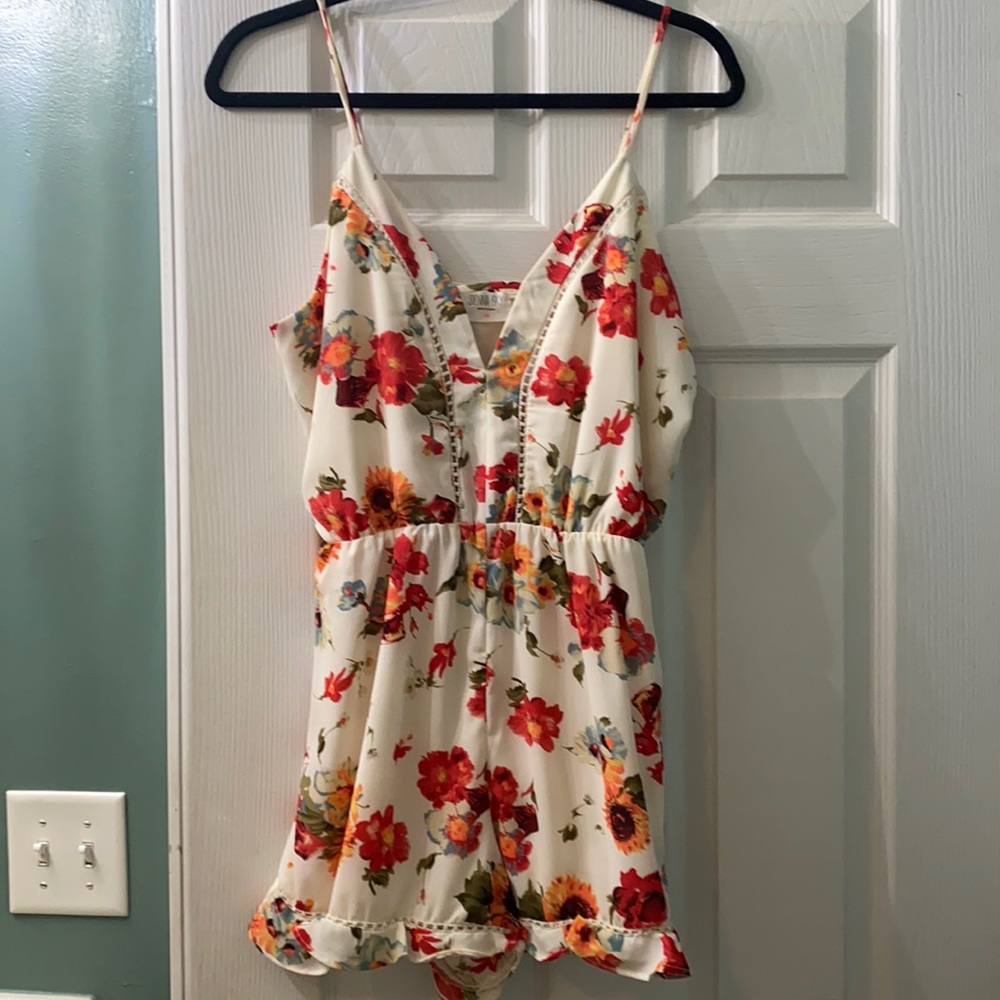Sienna Sky Floral Romper size Medium
